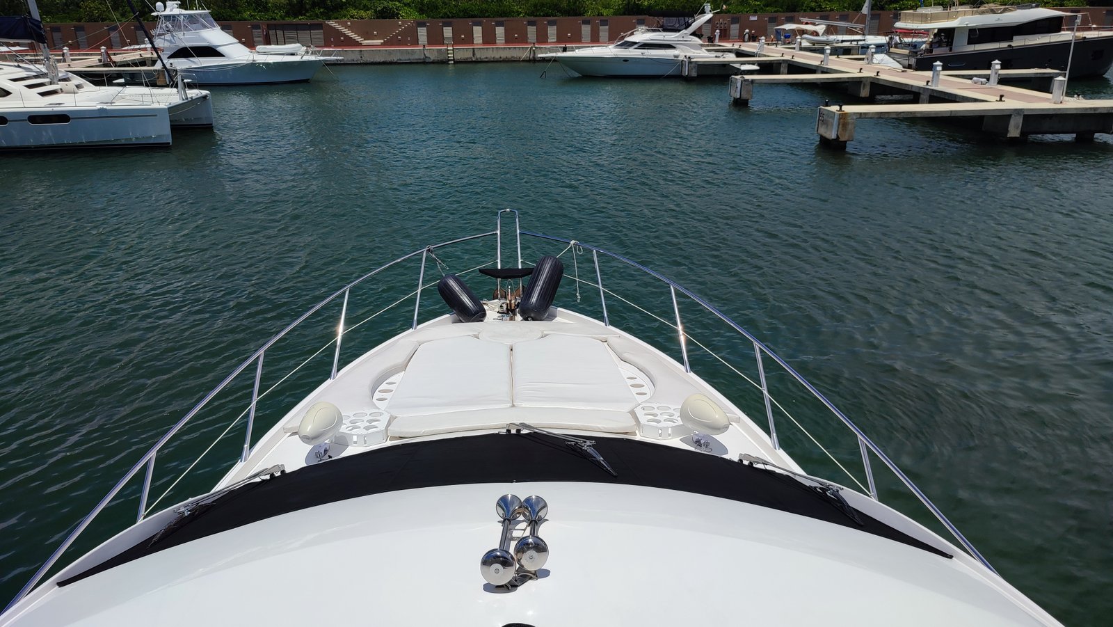 Yachts of different sizes docked in Cancún