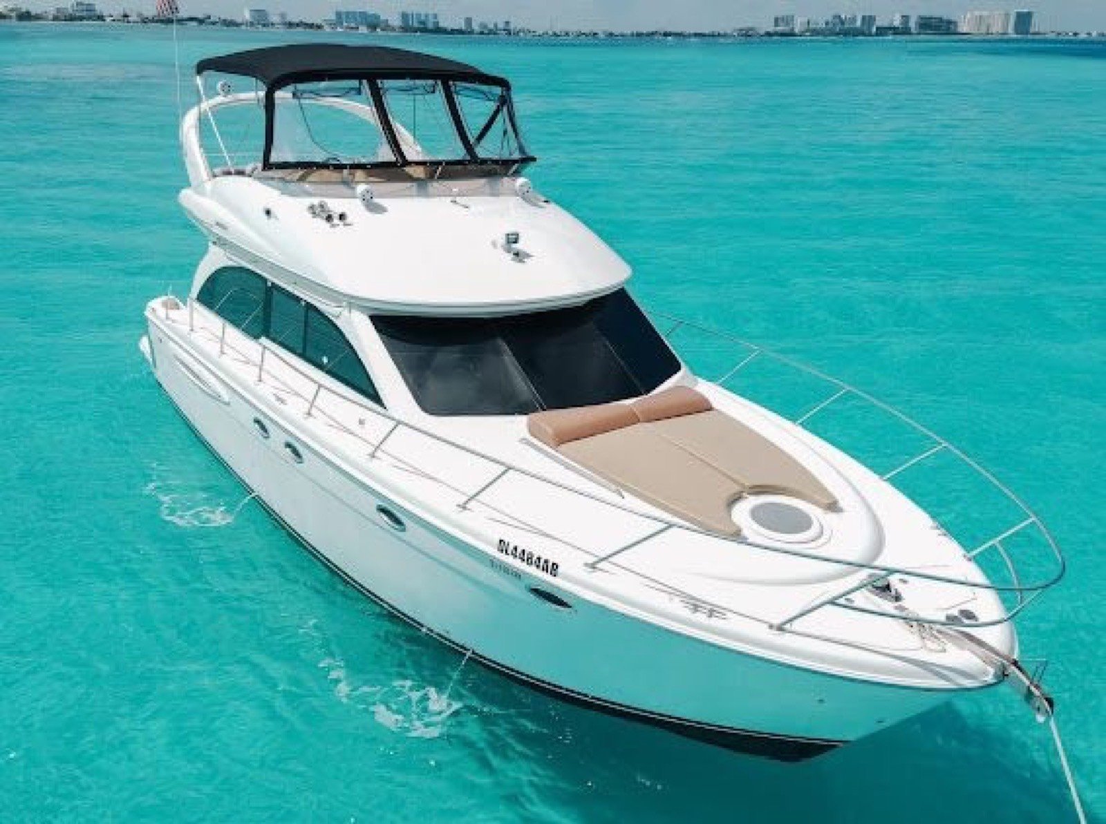 Yate Meridian 42 pies flybridge en Marina Yucalpetén, Progreso, listo para un charter privado