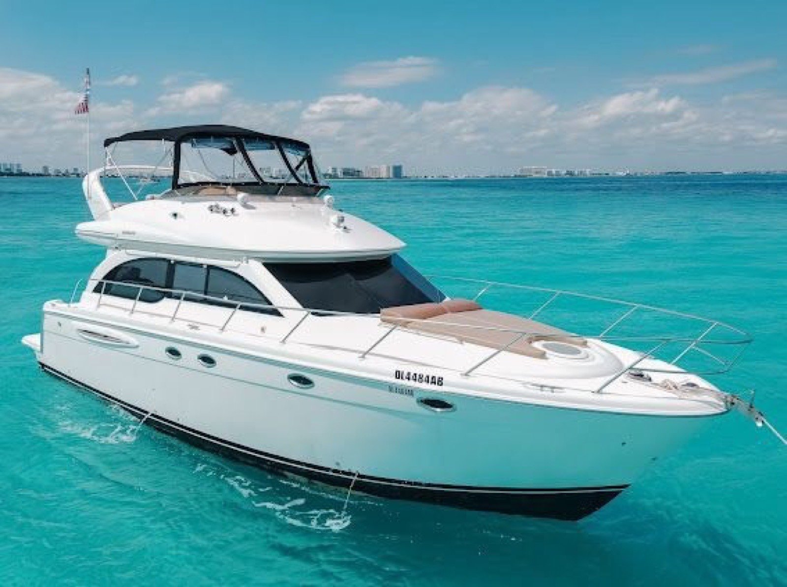 Yate Meridian 42 pies flybridge en Marina Yucalpetén, Progreso, listo para un charter privado