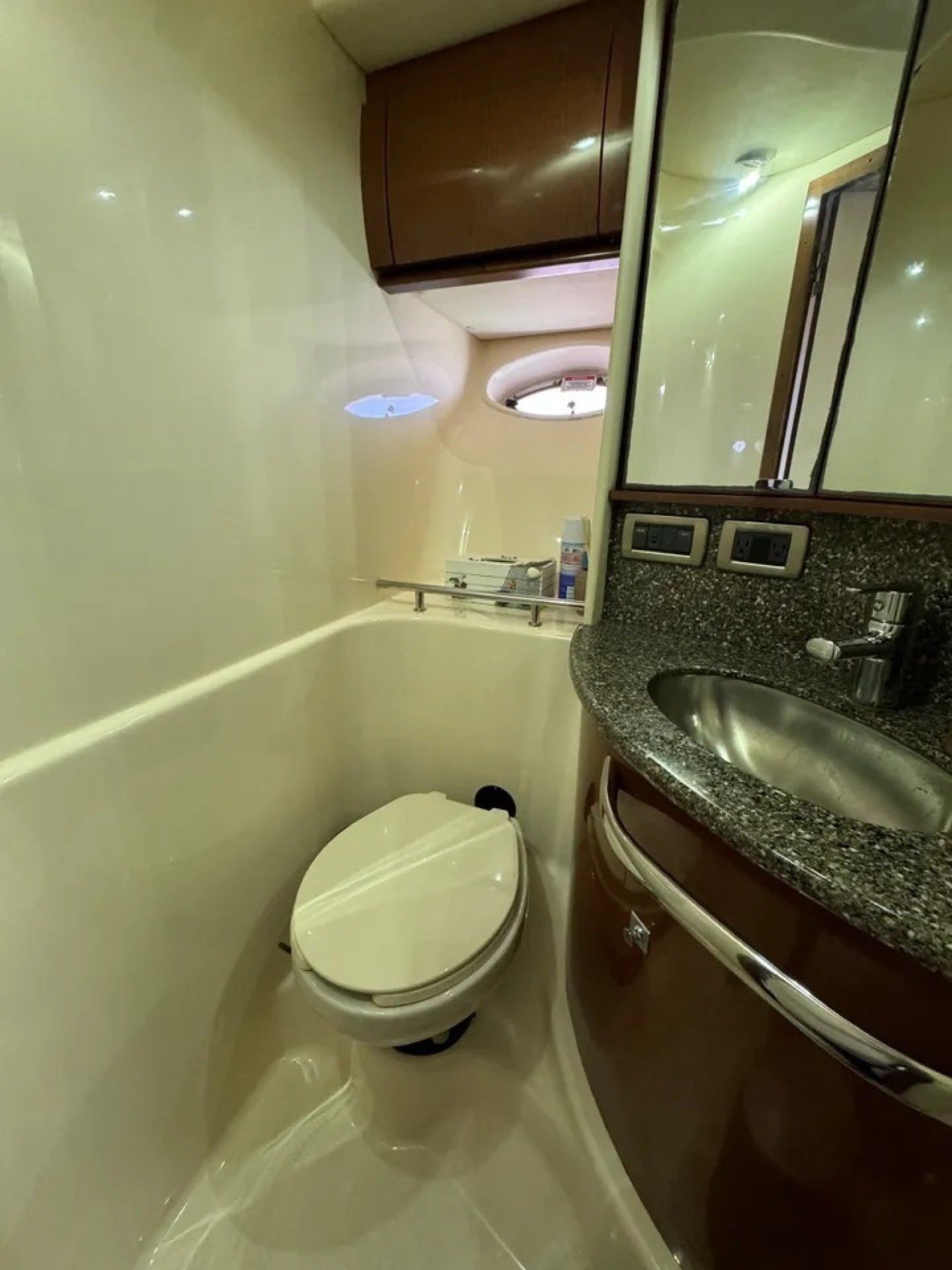 Sea Ray 46 ft Sundancer luxury motor yacht cruising off Progreso Yucatán with AC cabin and premium trim