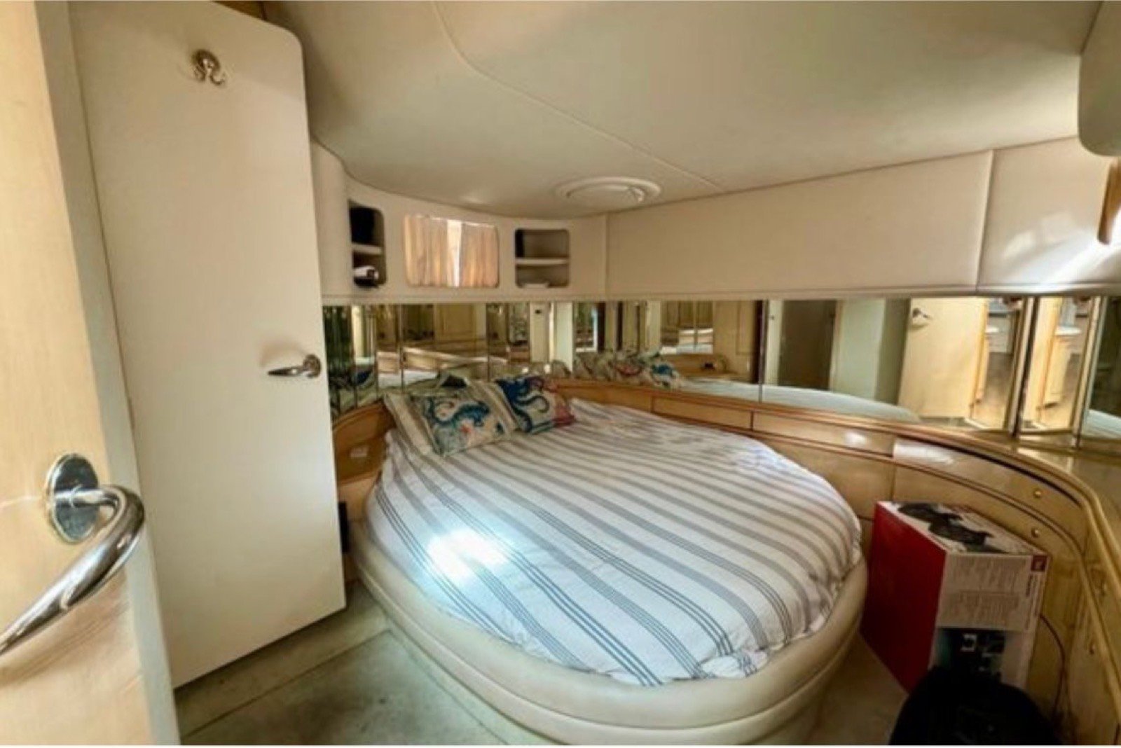 Sea Ray Sundancer 60 ft luxury motor yacht with master cabin and crew of 3 cruising off Progreso Yucatán