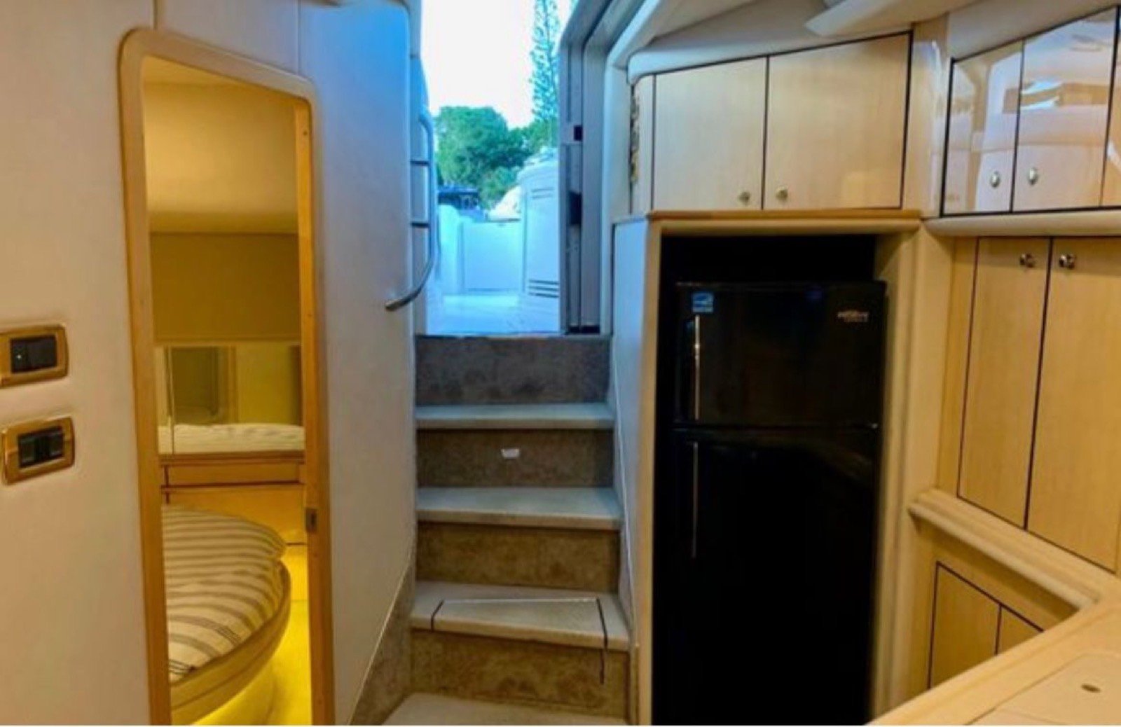 Sea Ray Sundancer 60 ft luxury motor yacht with master cabin and crew of 3 cruising off Progreso Yucatán